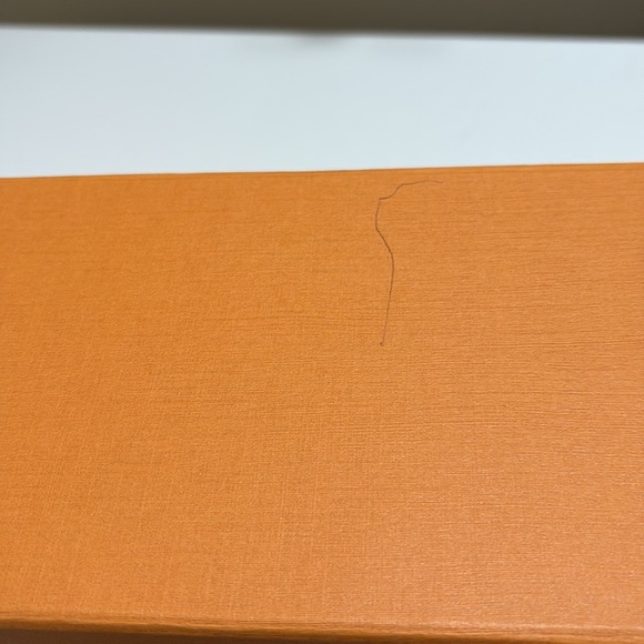Louis Vuitton Large Magnetic Closure Box with Dust Cloth—New Condition!! - Picture 7 of 9